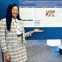 Nią Josiah presenting her research at a conference